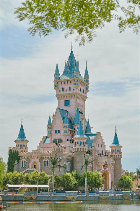 Journey to the magical kingdom: Disneyland's captivating allure